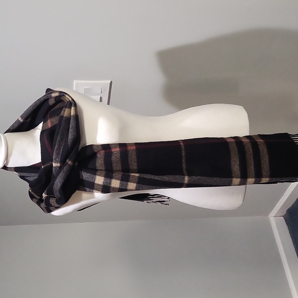 Authentic Burberry Classic Large Black Tan And Red 100% Cashmere Scarf - Picture 2 of 5